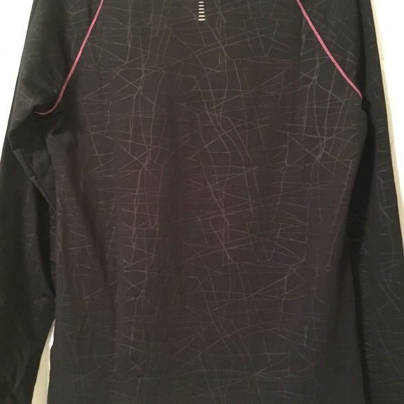 Reebok Women’s athletic top - Picture 2 of 6